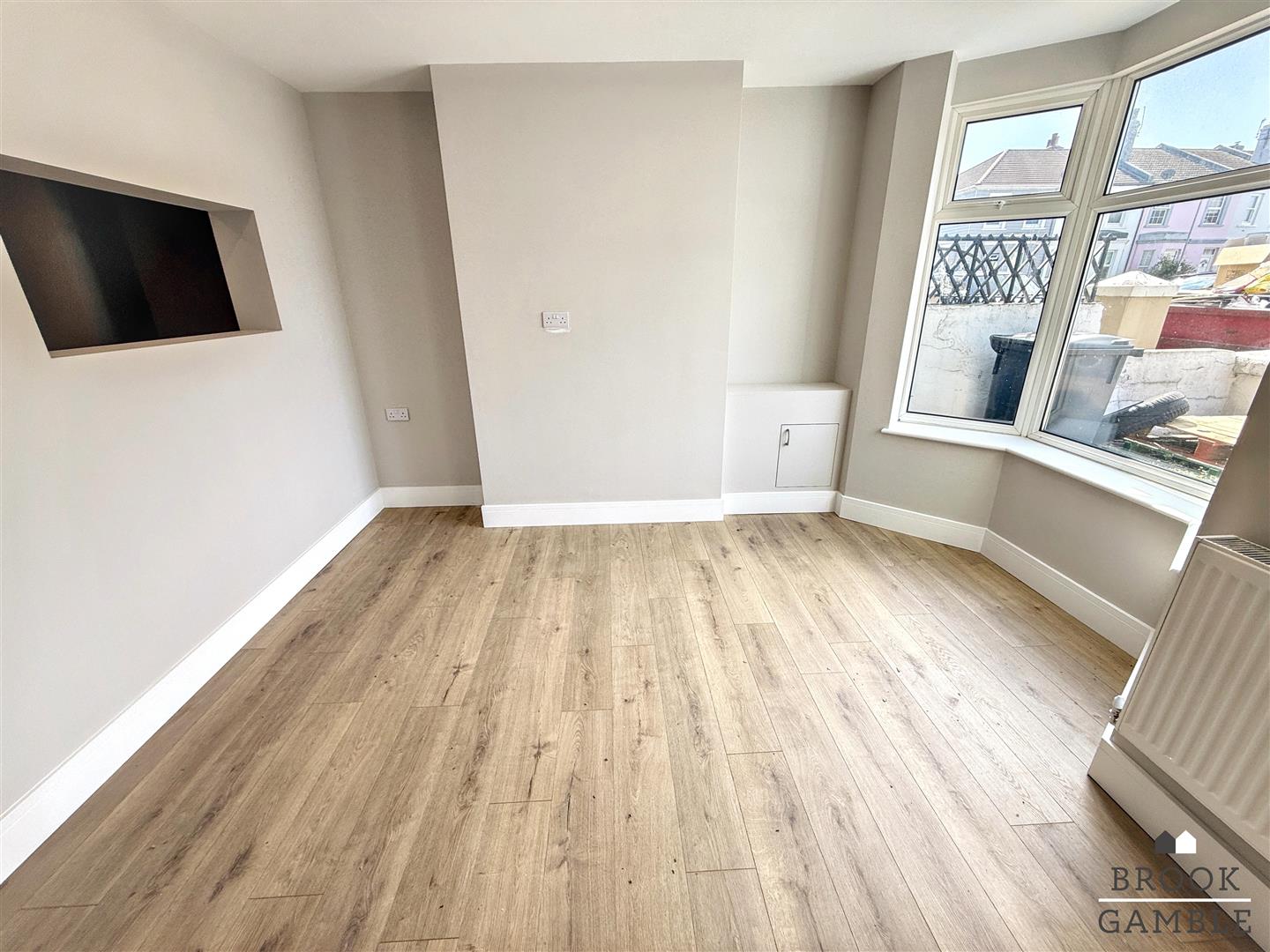 2 Bedroom House. Beamsley Road in Eastbourne,  8